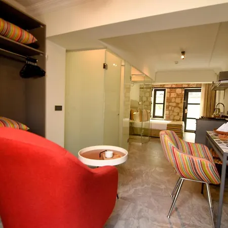 Apartment Chic Garden Flat With Patio Near Hadrian's Gate Antalya