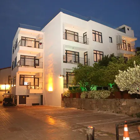 Apartment Chic Garden Flat With Patio Near Hadrian's Gate