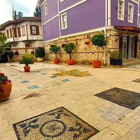 Apartment Chic Garden Flat With Patio Near Hadrian's Gate Antalya