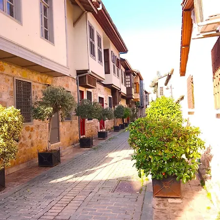 Apartment Chic Garden Flat With Patio Near Hadrian's Gate Antalya