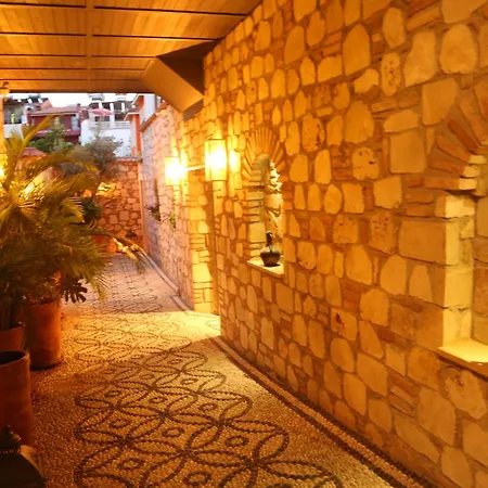 Chic Garden Flat With Patio Near Hadrian's Gate شقة *