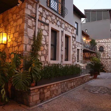 Chic Garden Flat With Patio Near Hadrian's Gate * أنطاليا